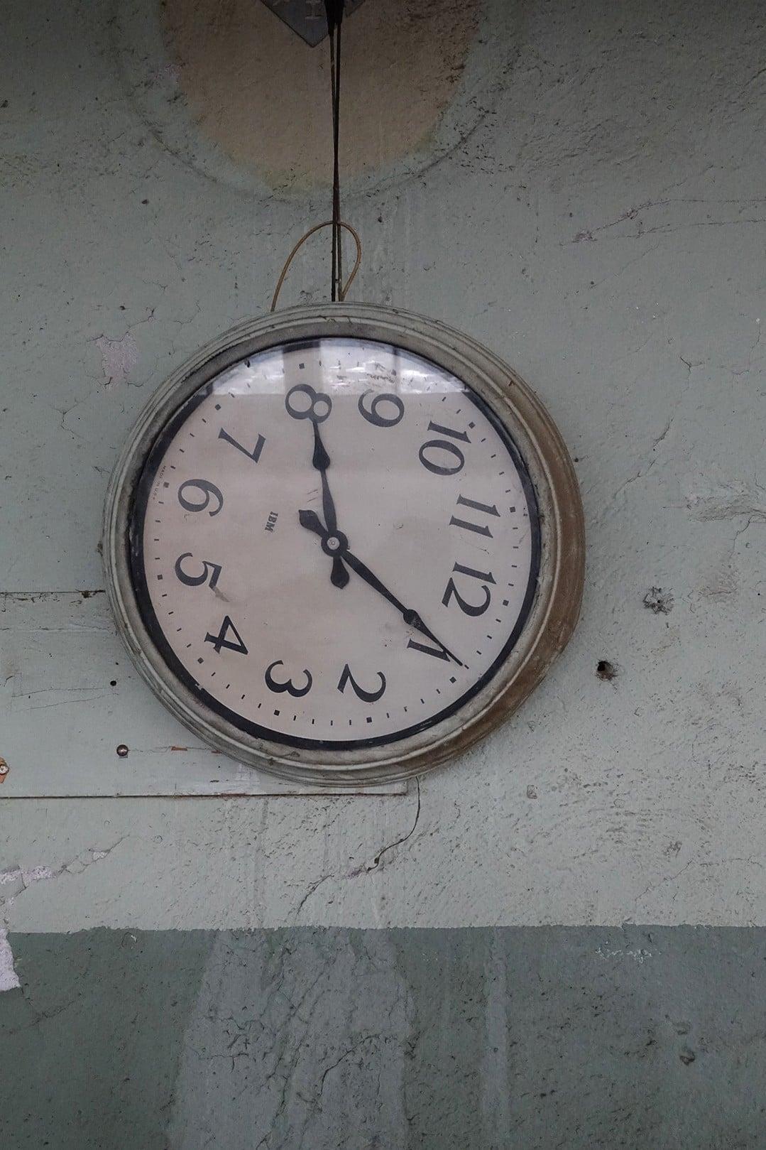 Robin Botie of Ithaca, New York, photographs a clock that ran out of time.